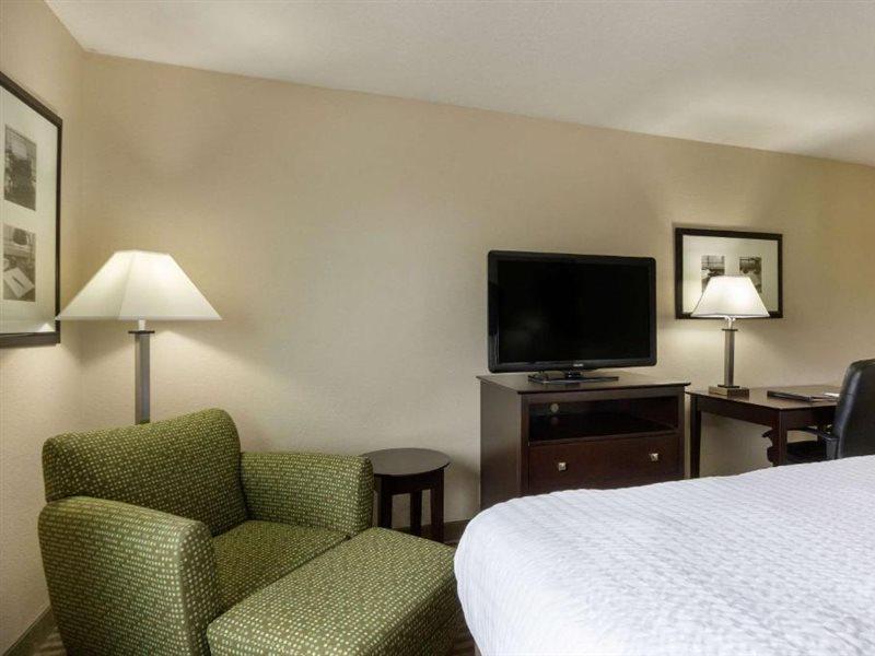 Clarion Hotel Beachwood-Cleveland Bagian luar foto