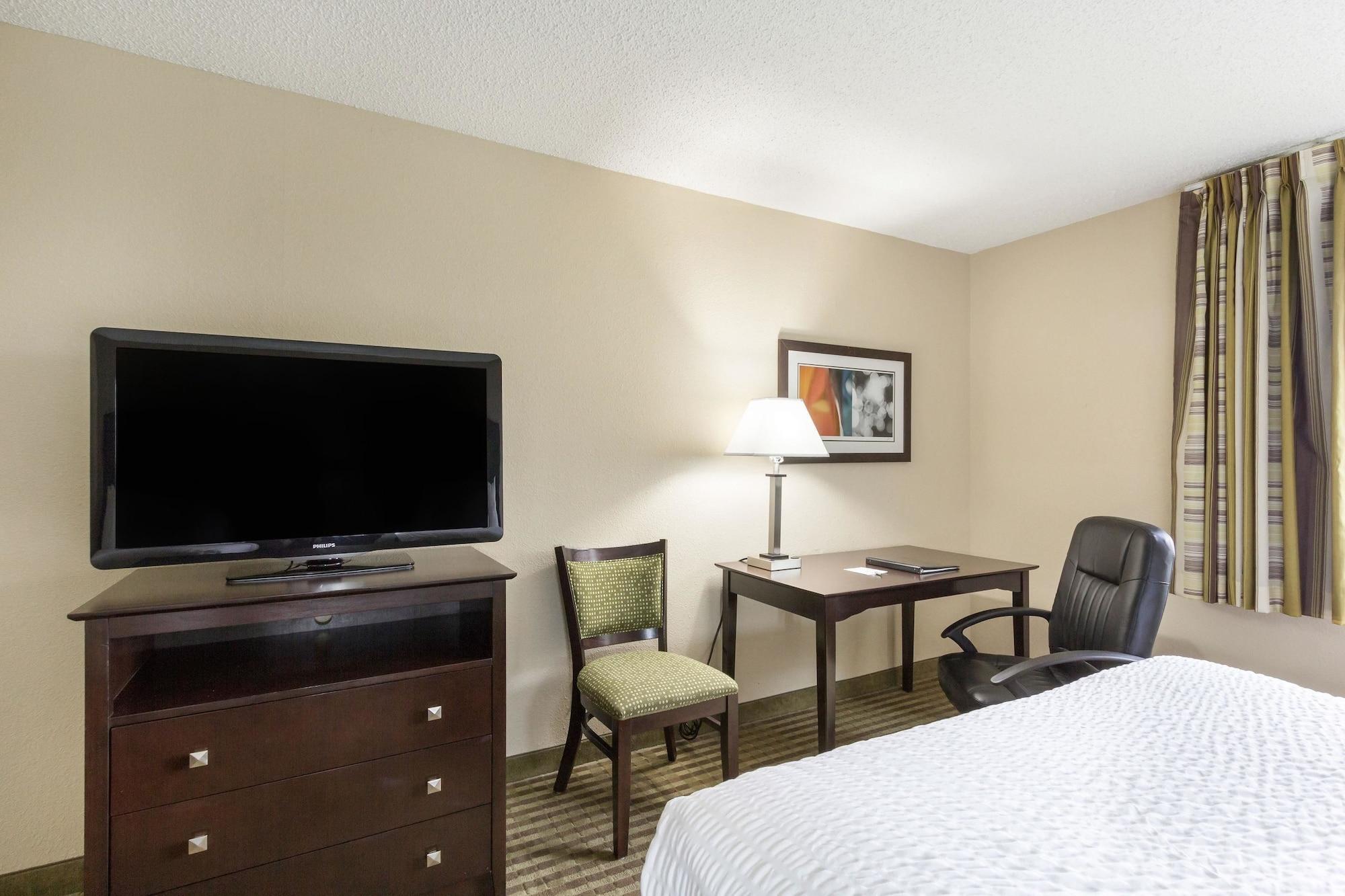 Clarion Hotel Beachwood-Cleveland Bagian luar foto