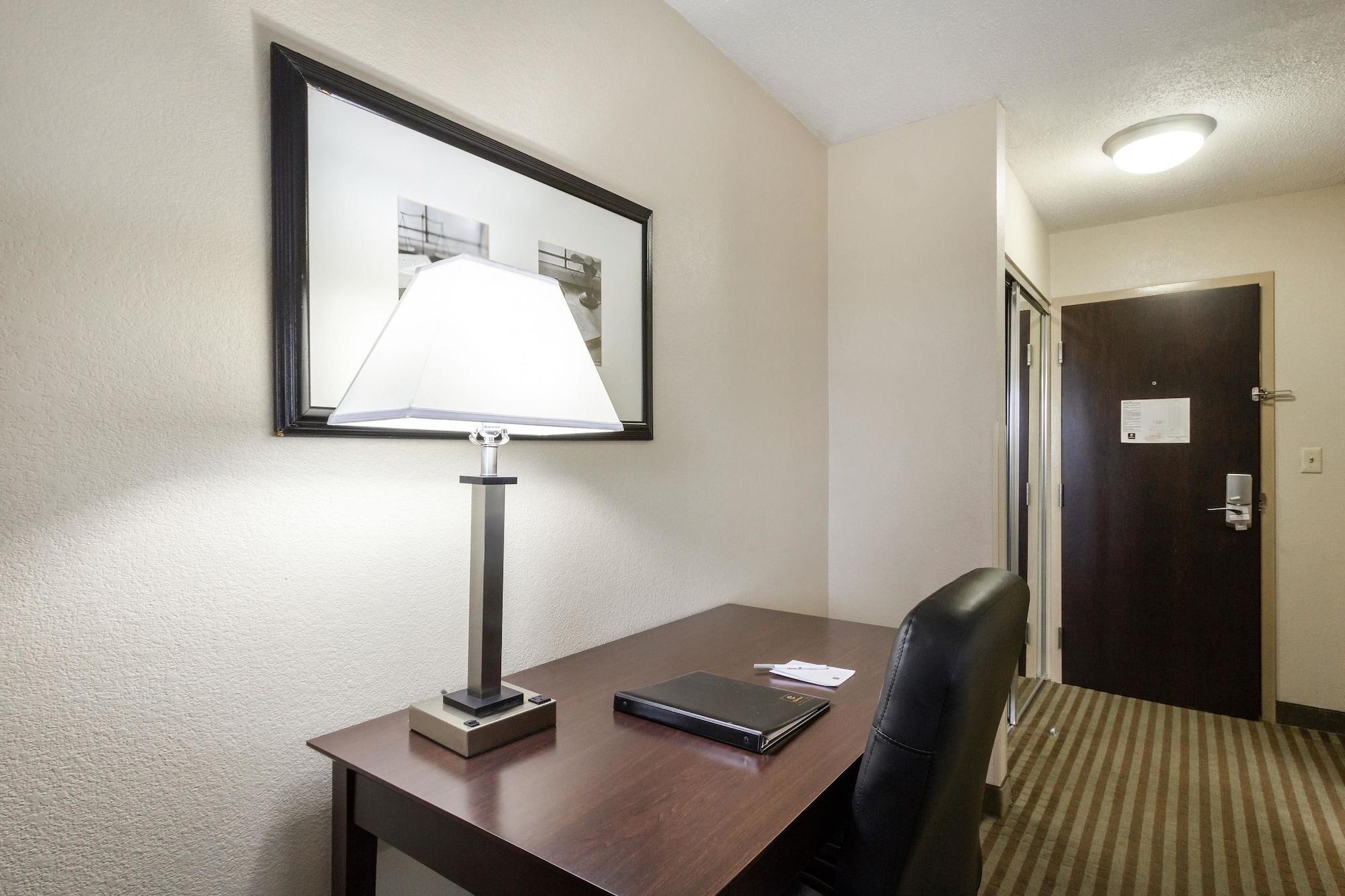 Clarion Hotel Beachwood-Cleveland Bagian luar foto