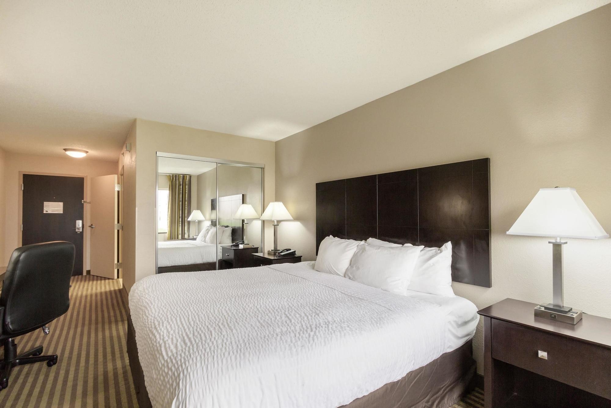 Clarion Hotel Beachwood-Cleveland Bagian luar foto