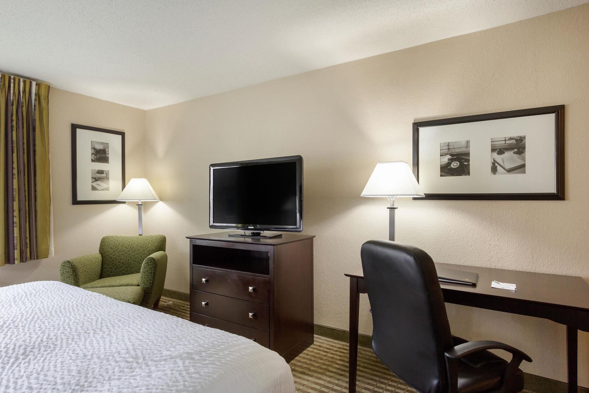 Clarion Hotel Beachwood-Cleveland Bagian luar foto