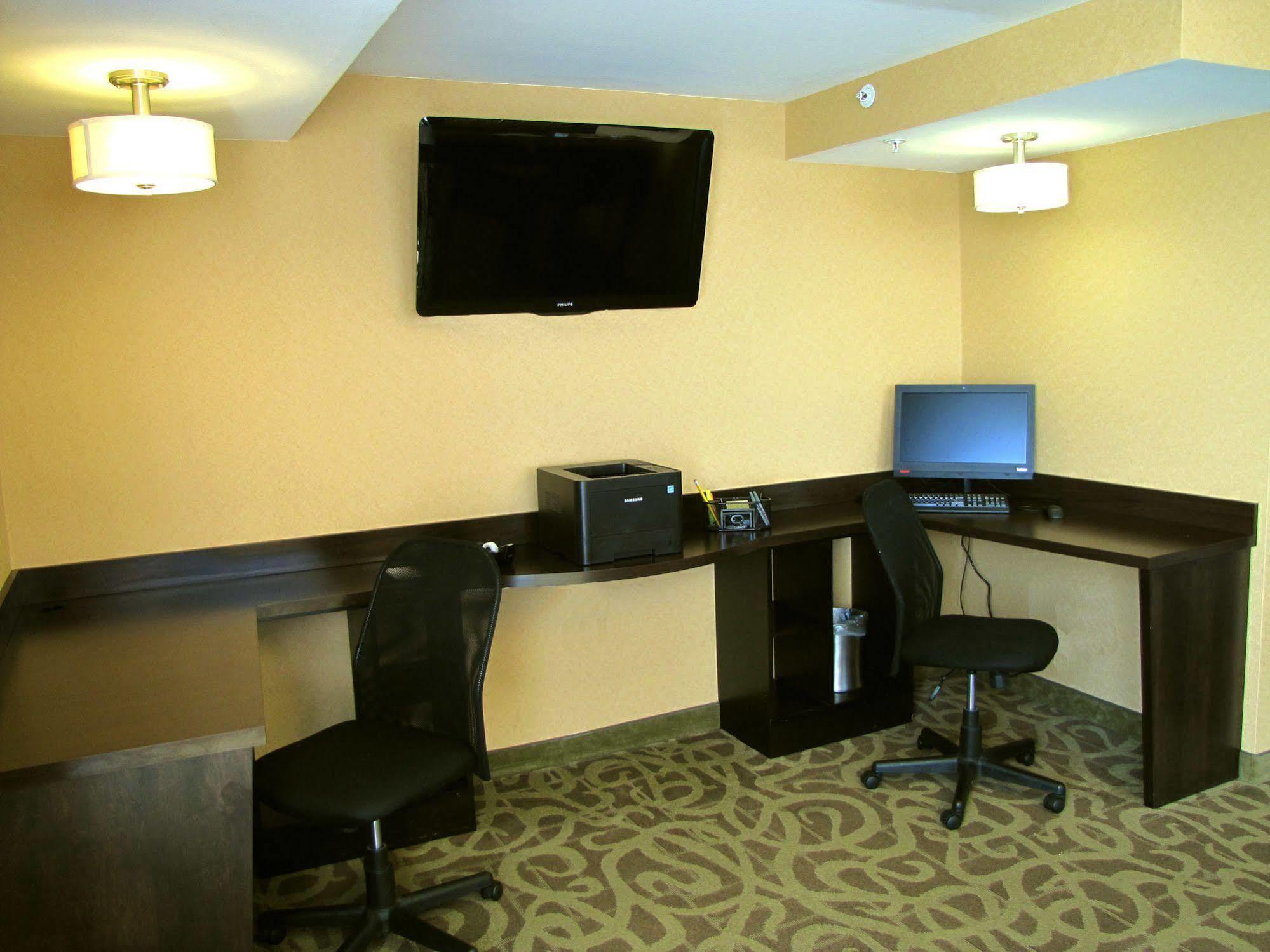 Clarion Hotel Beachwood-Cleveland Bagian luar foto
