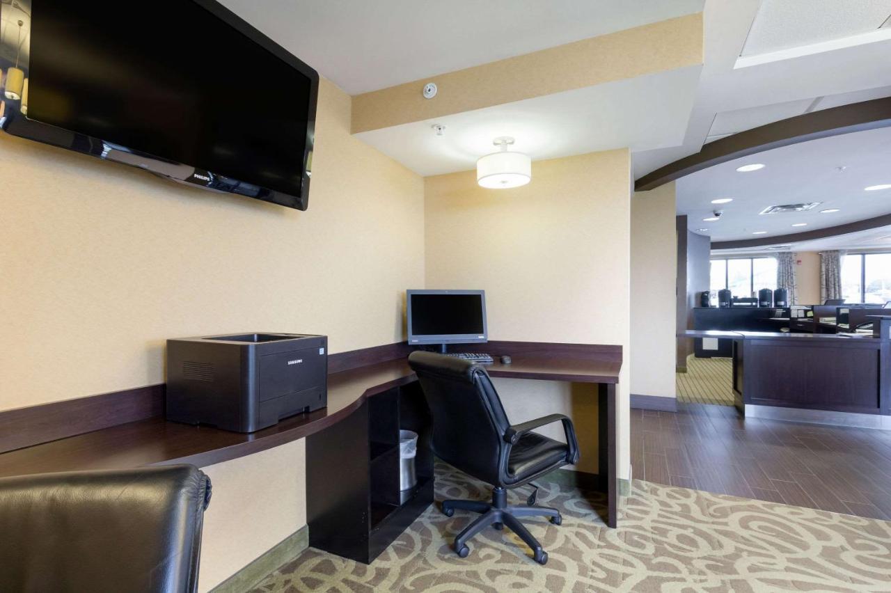 Clarion Hotel Beachwood-Cleveland Bagian luar foto