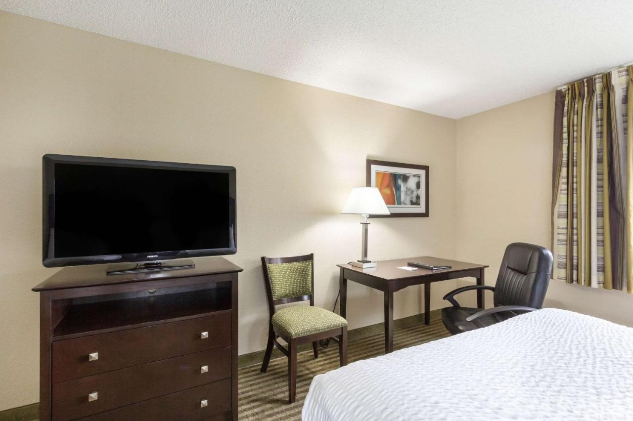 Clarion Hotel Beachwood-Cleveland Bagian luar foto