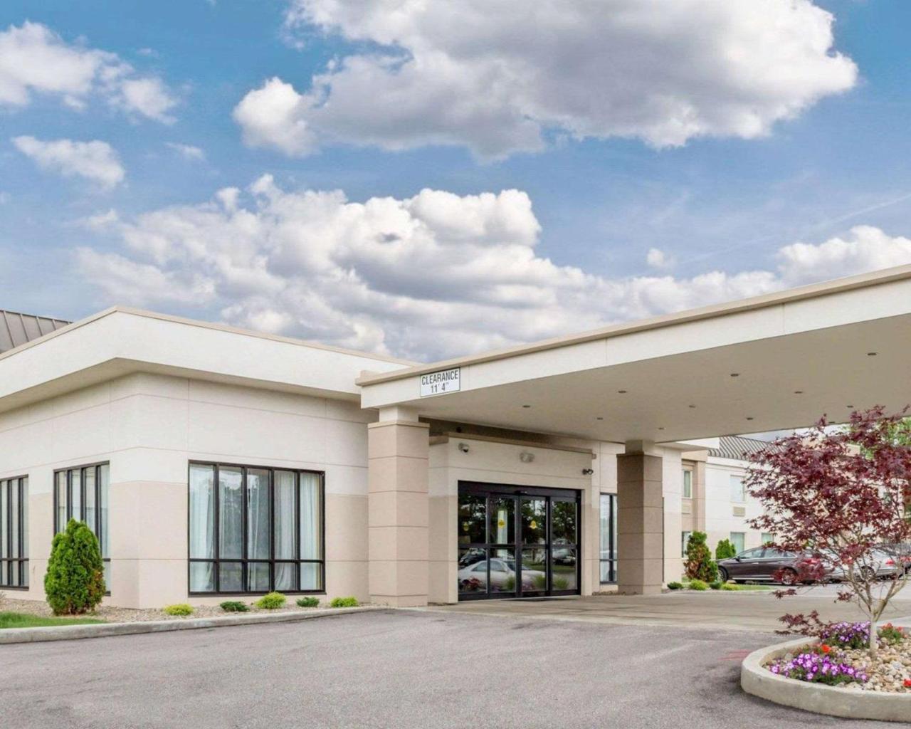 Clarion Hotel Beachwood-Cleveland Bagian luar foto